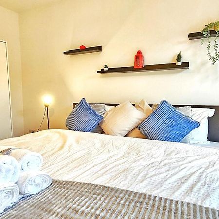런던 Stratford City - Luxe House With Garden 빌라 외부 사진