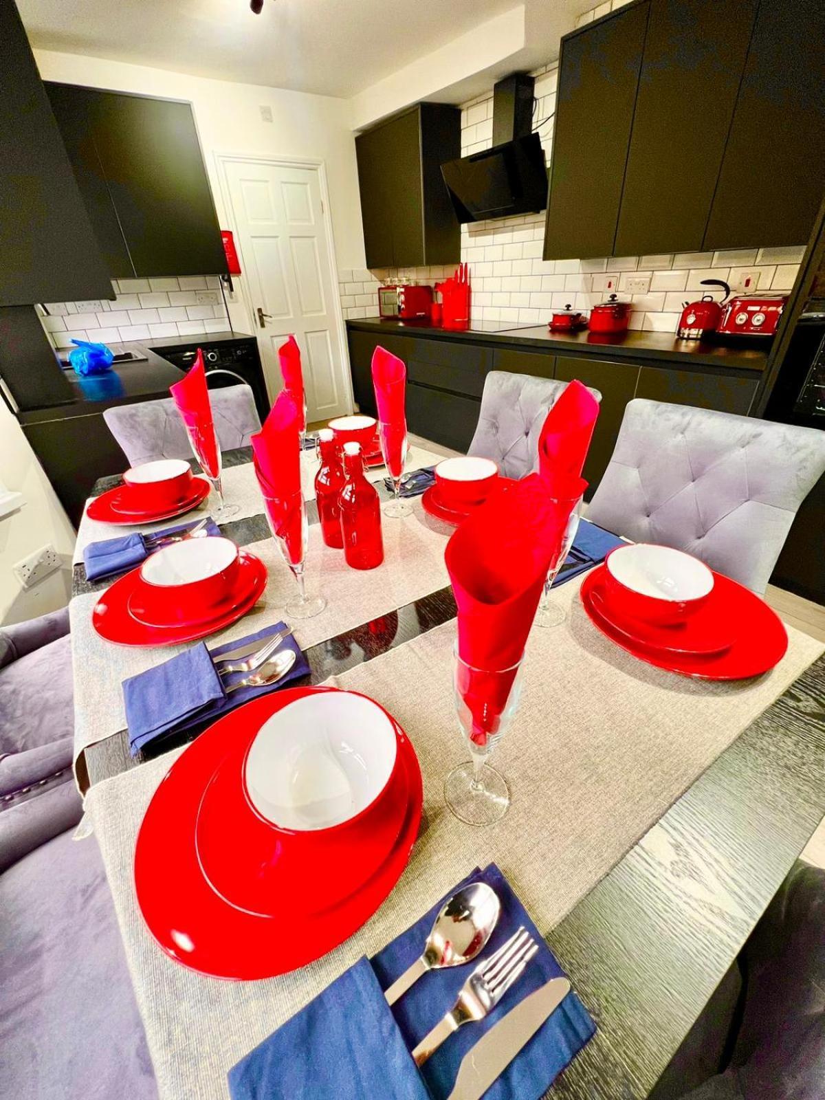 런던 Stratford City - Luxe House With Garden 빌라 외부 사진