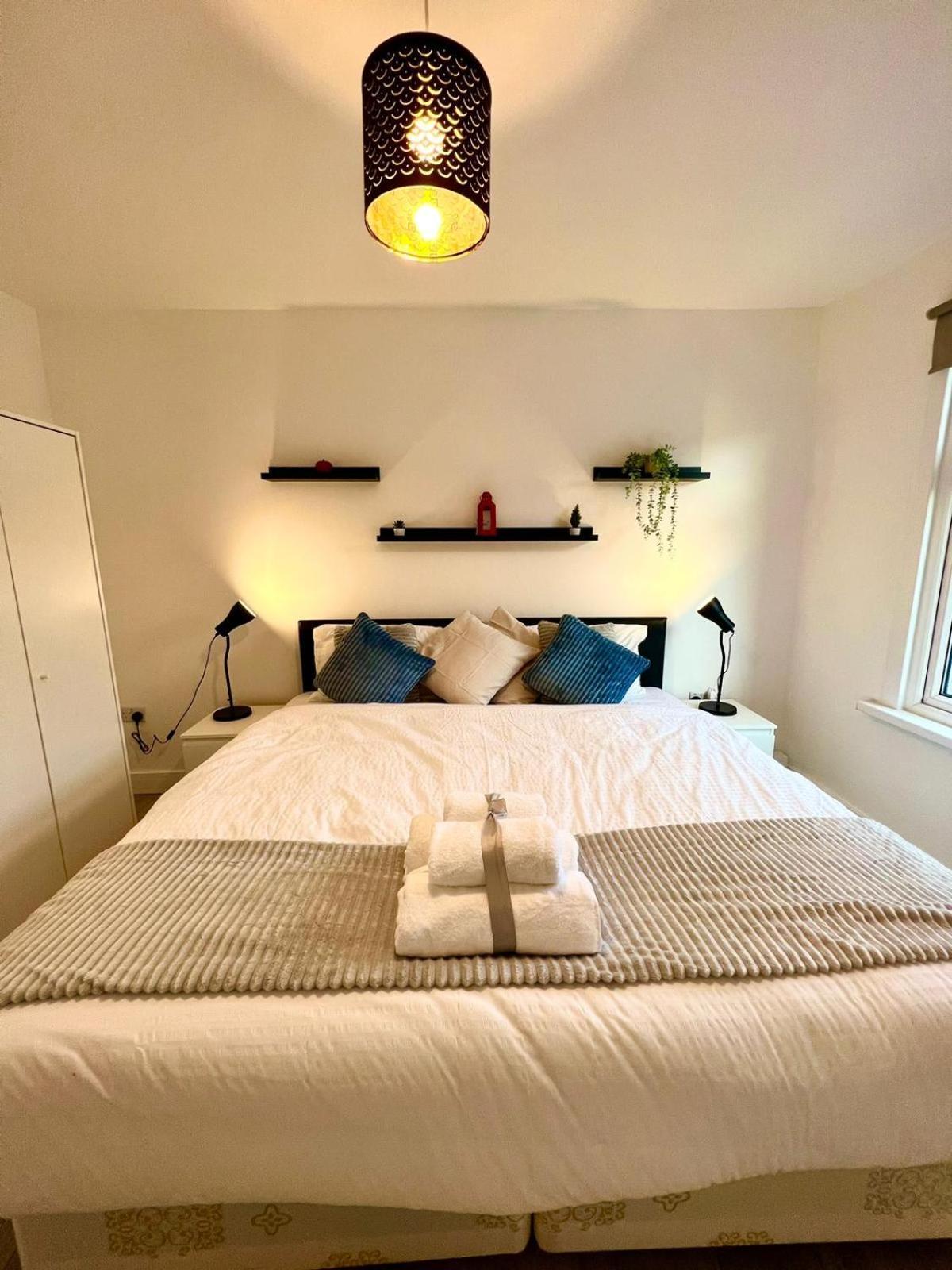 런던 Stratford City - Luxe House With Garden 빌라 외부 사진