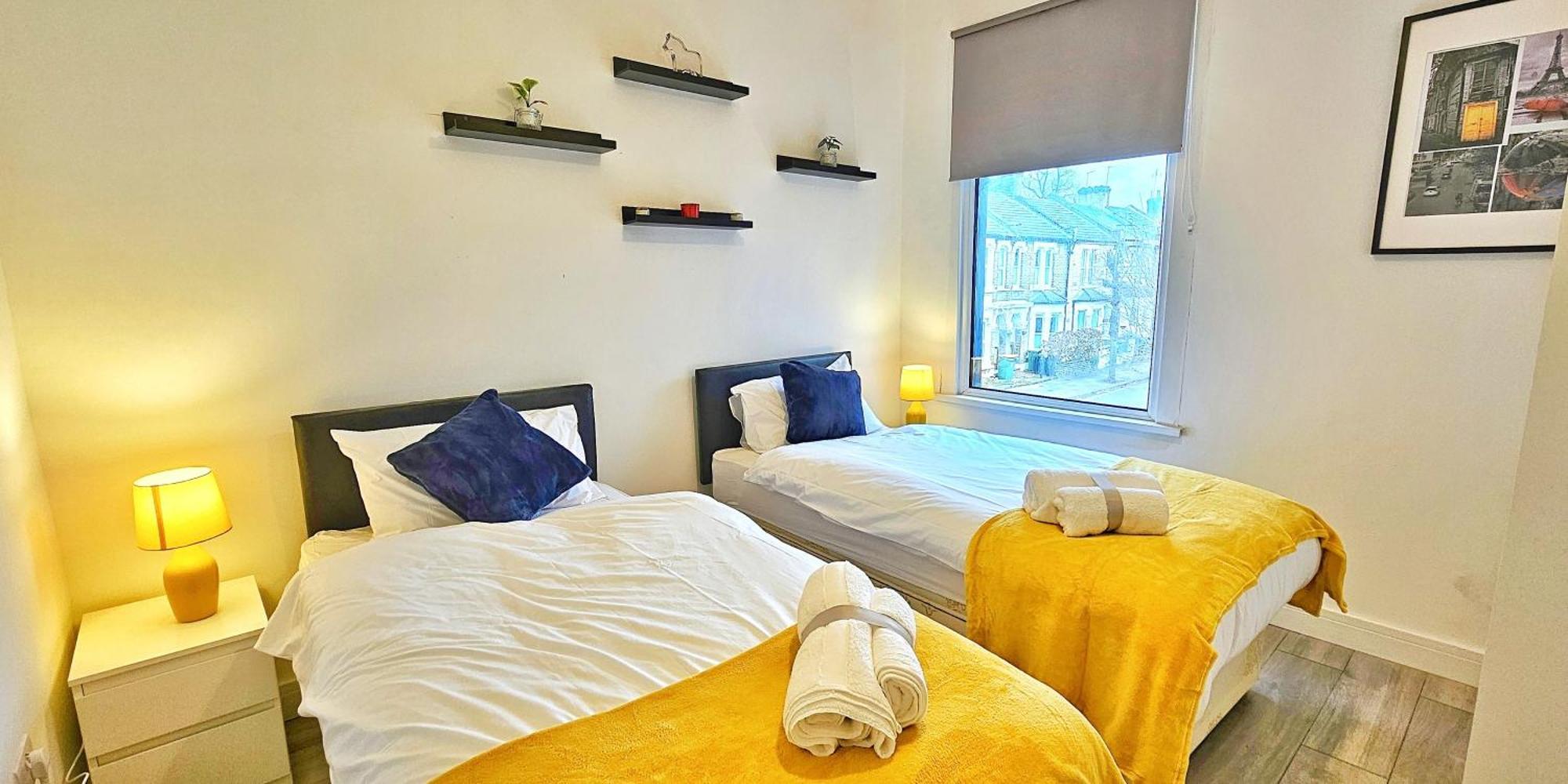 런던 Stratford City - Luxe House With Garden 빌라 외부 사진