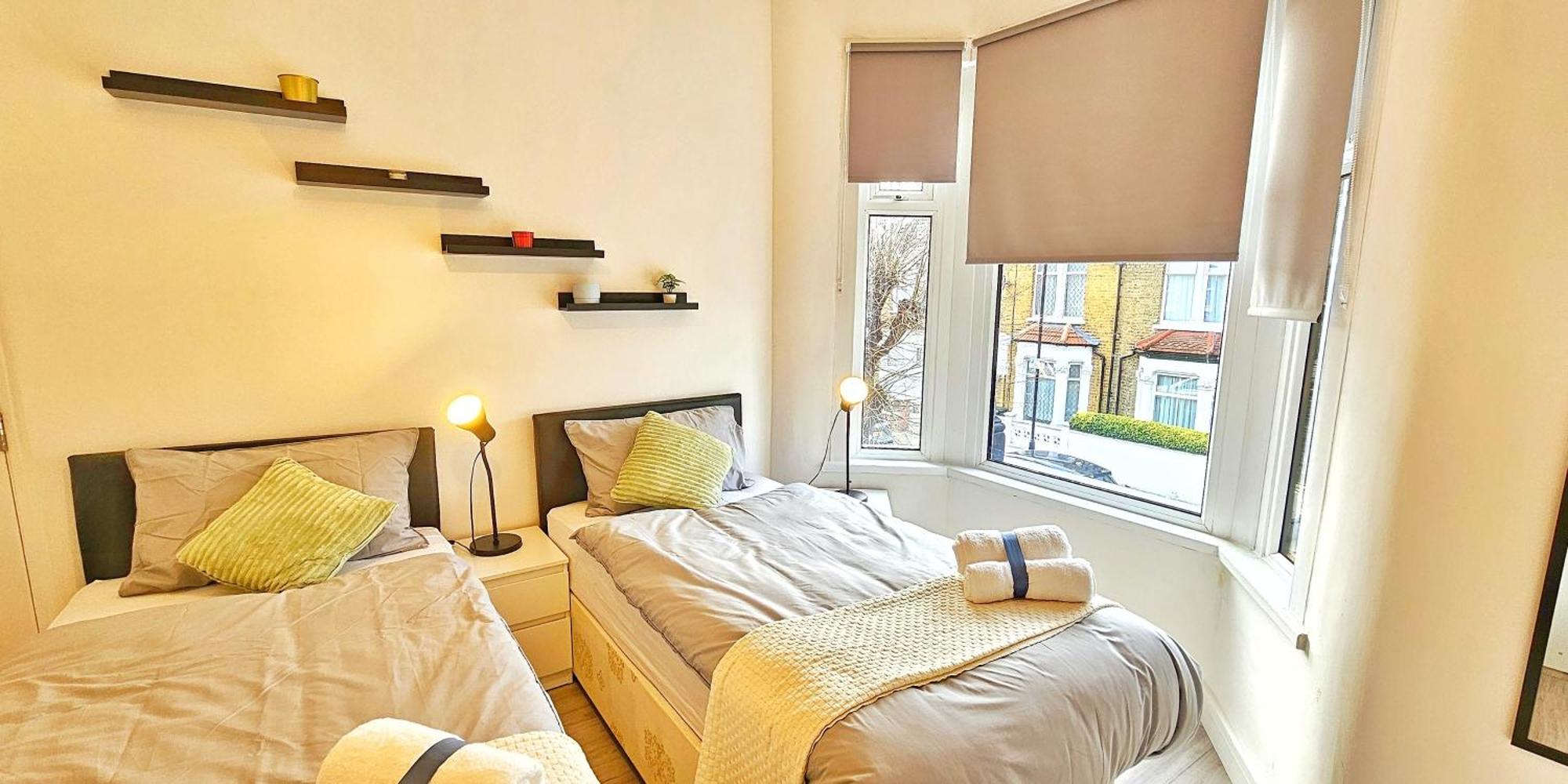 런던 Stratford City - Luxe House With Garden 빌라 외부 사진